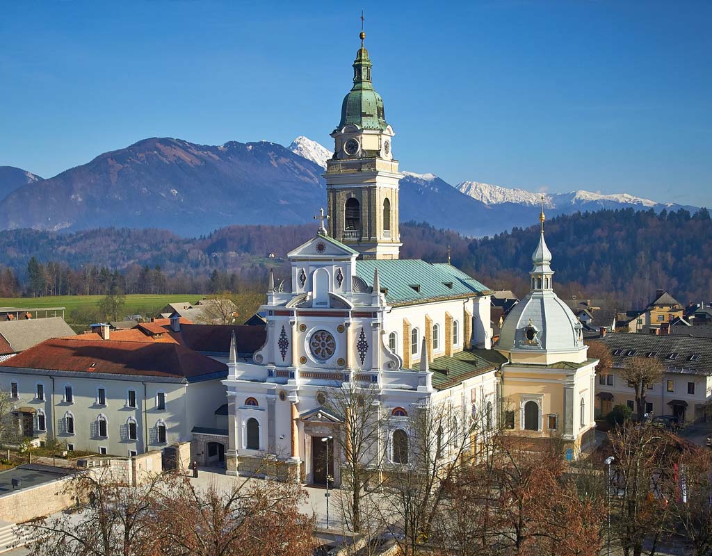 Bazilika Marije pomagaj